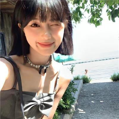 有色彩的女子